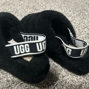 Ugg Slip On shoes Woth Strap. Very Comfortable.
